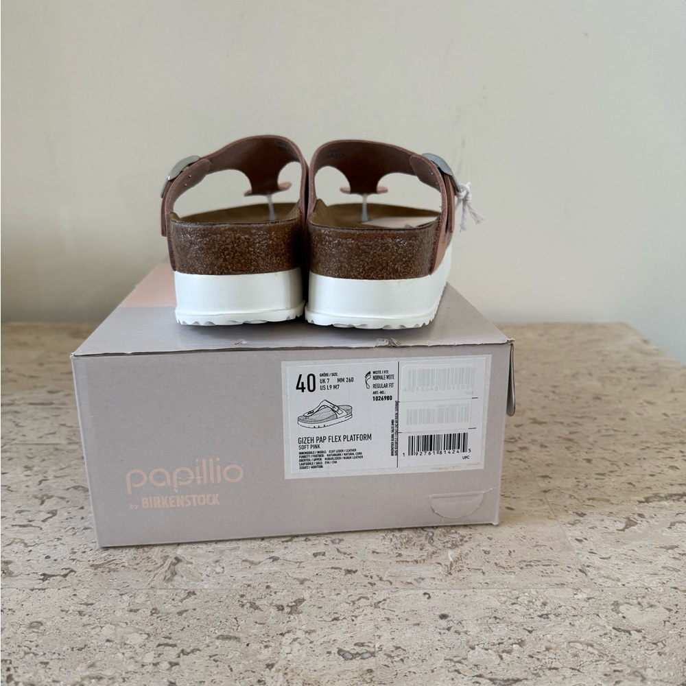 Birkenstock® Papillio Gizeh Platform Sandal - Nubuck. - Picture 10 of 11